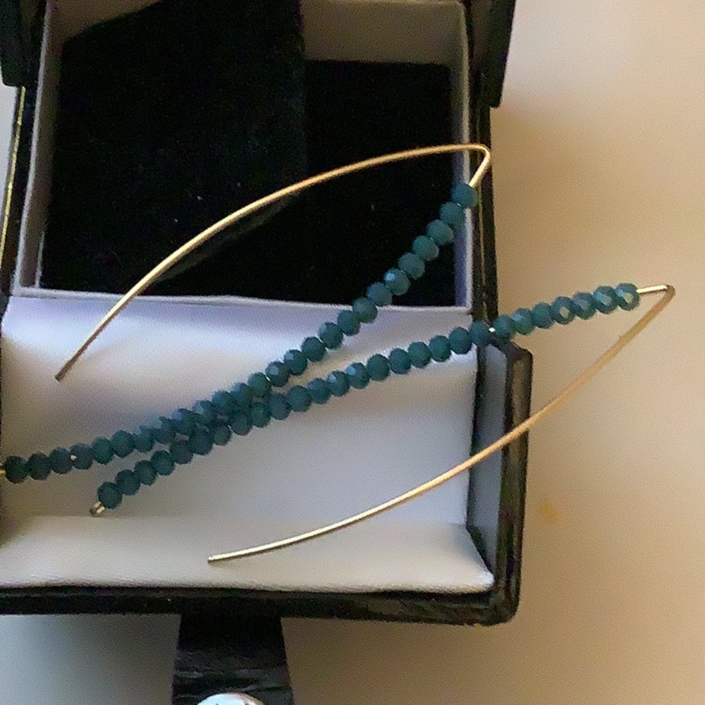 14k Gold wire Blue faceted Beaded Earrings